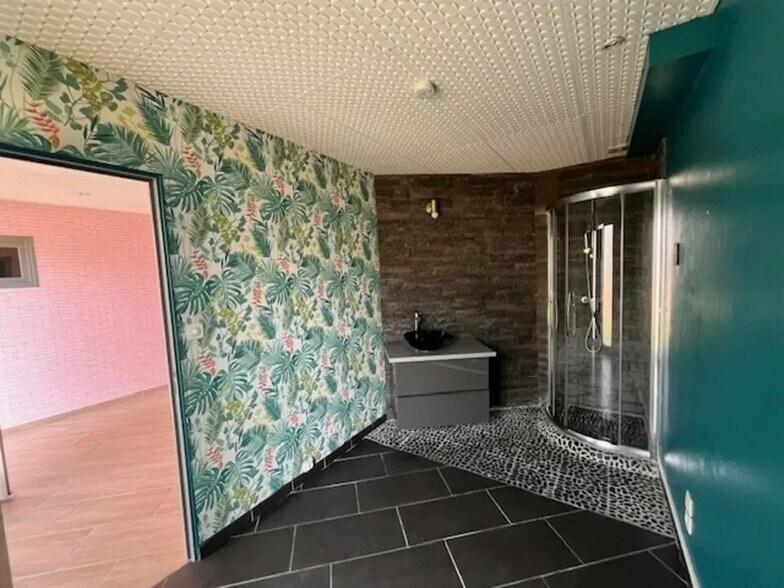 Retail in Saint-Avé for lease - Interior Photo - Image 2 of 5