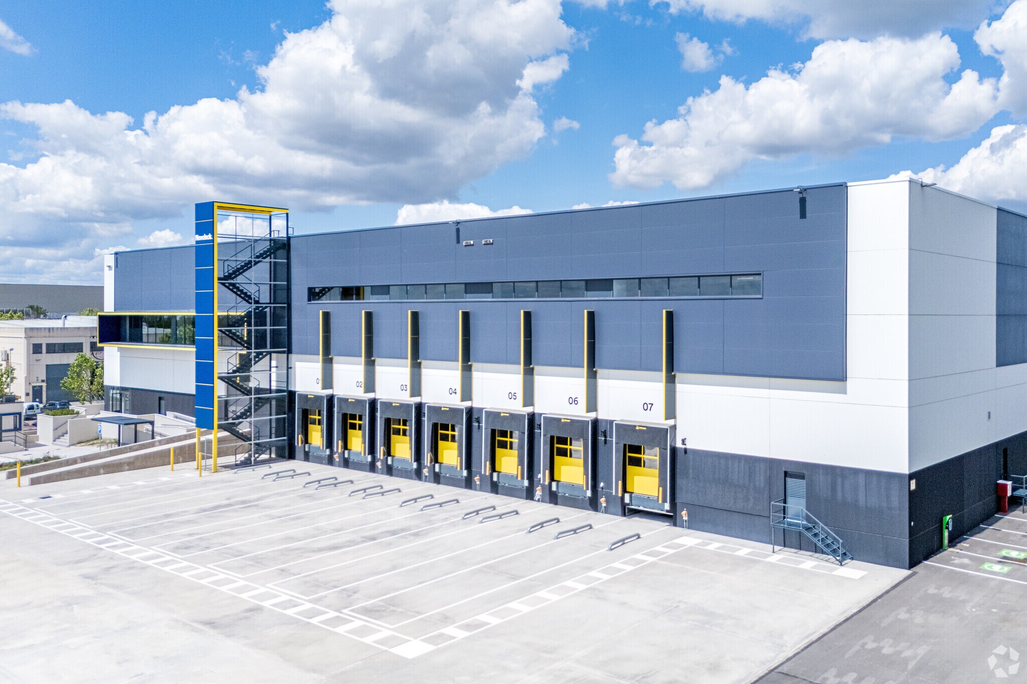 Calle de Isaac Peral, 15, Arroyomolinos, Madrid for lease Building Photo- Image 1 of 11