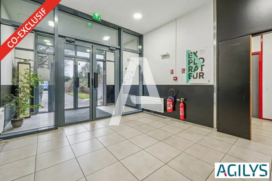 Flex in Saclay for sale - Lobby - Image 2 of 12