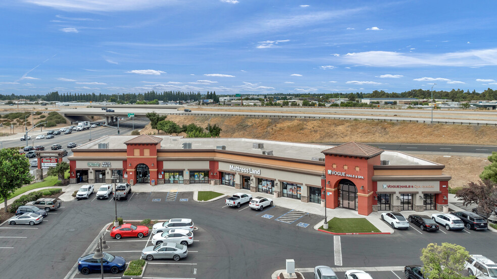 739-779 Herndon Ave, Clovis, CA for lease - Building Photo - Image 2 of 20