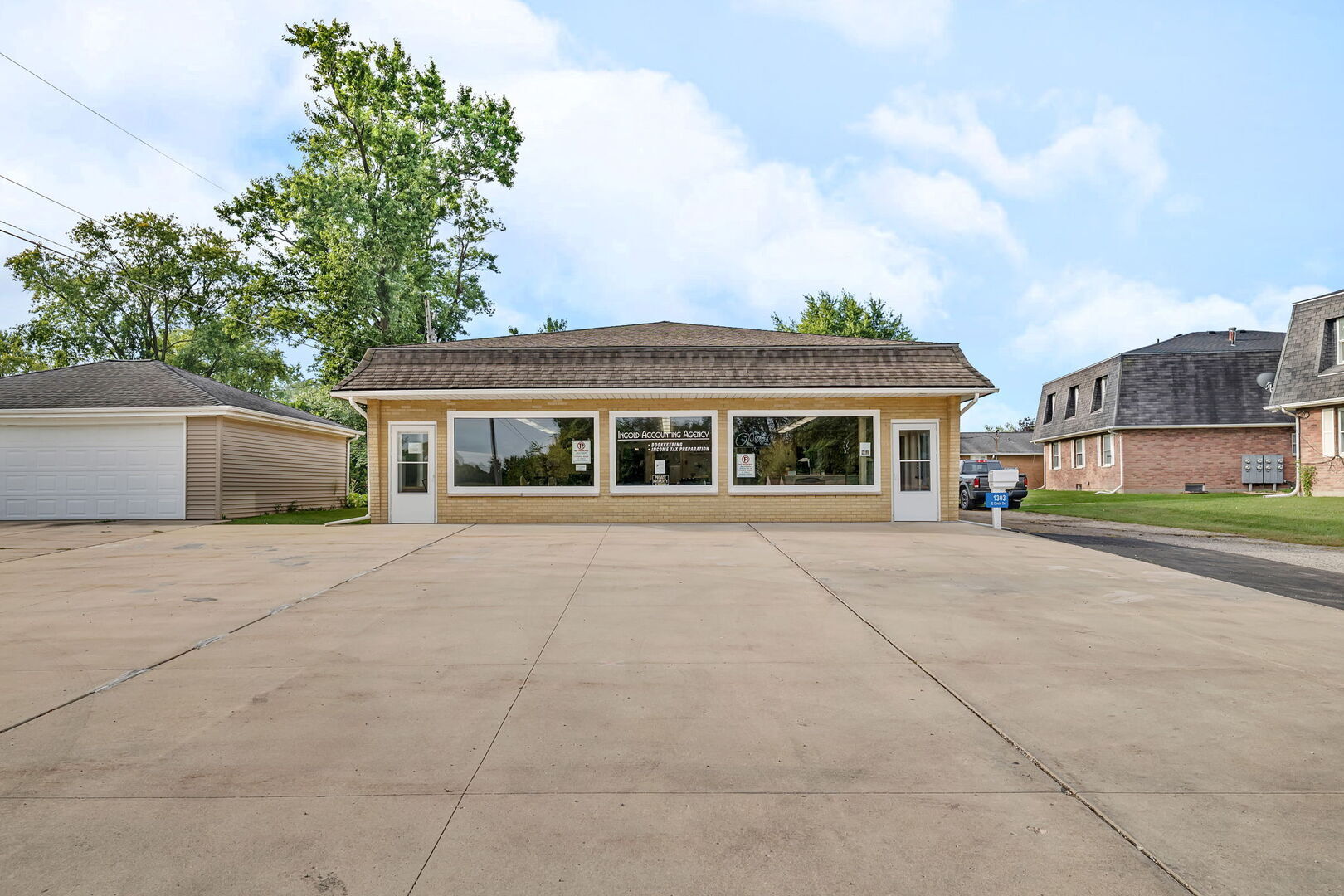 1303 E Circle Dr, Streator, IL for sale Primary Photo- Image 1 of 2