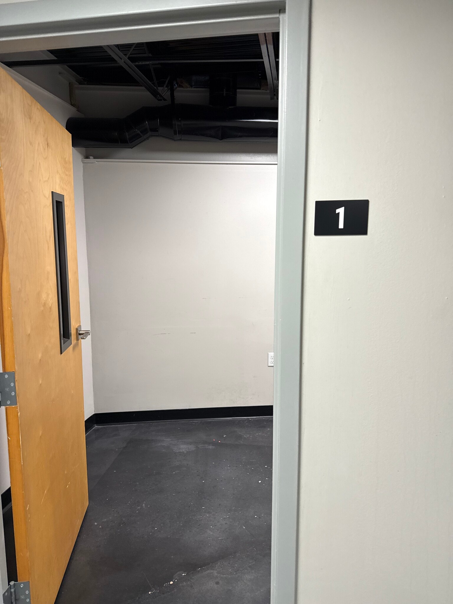 1529 W North A St, Tampa, FL for lease Interior Photo- Image 1 of 4