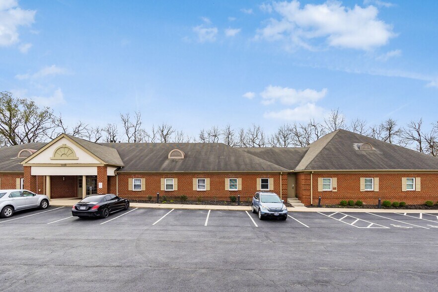 1329 Cherry Way Dr, Gahanna, OH for sale - Primary Photo - Image 1 of 1