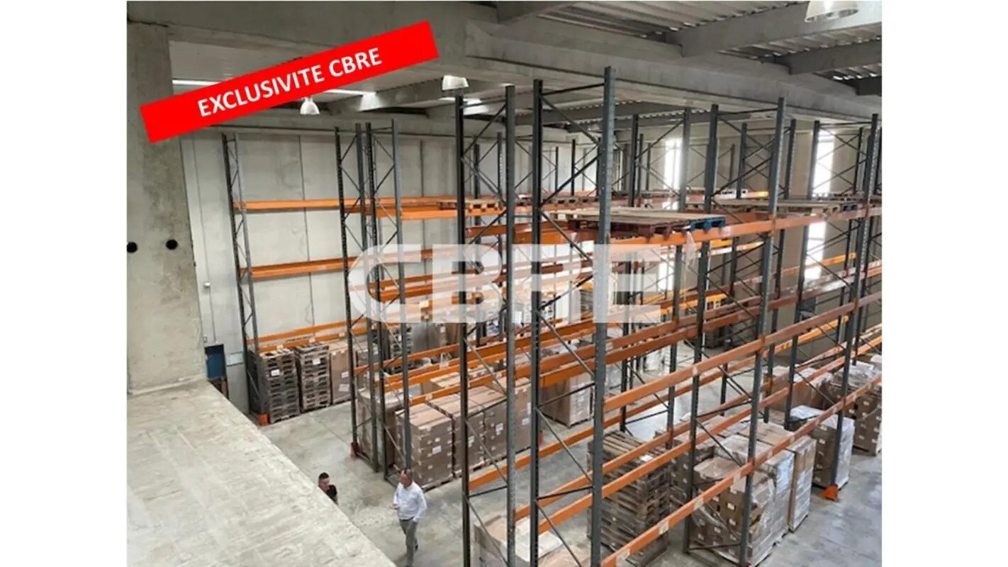 Flex in Le Broc for lease Building Photo- Image 1 of 13