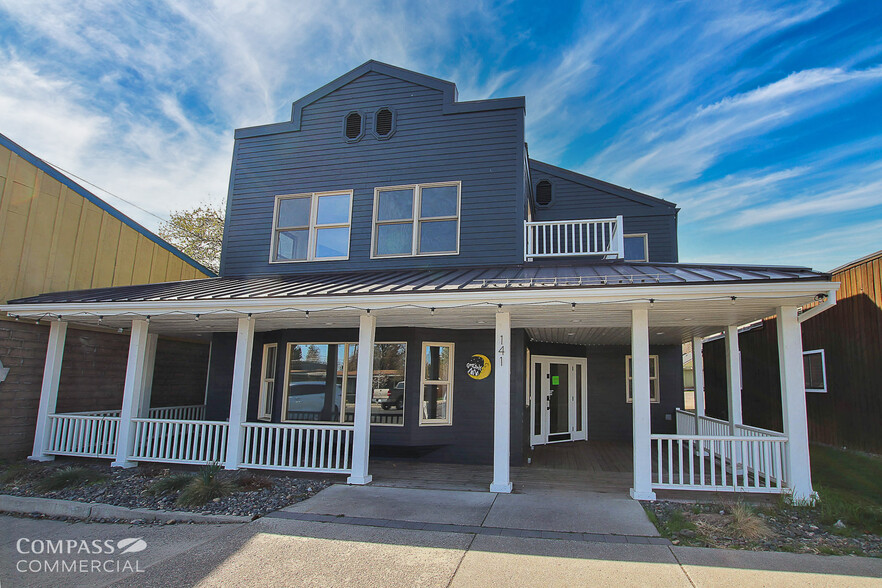 141 W Main Ave, Sisters, OR for lease - Building Photo - Image 1 of 18