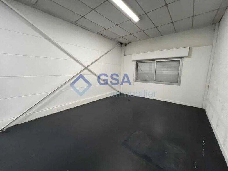 Office in Lisses for lease - Interior Photo - Image 3 of 5