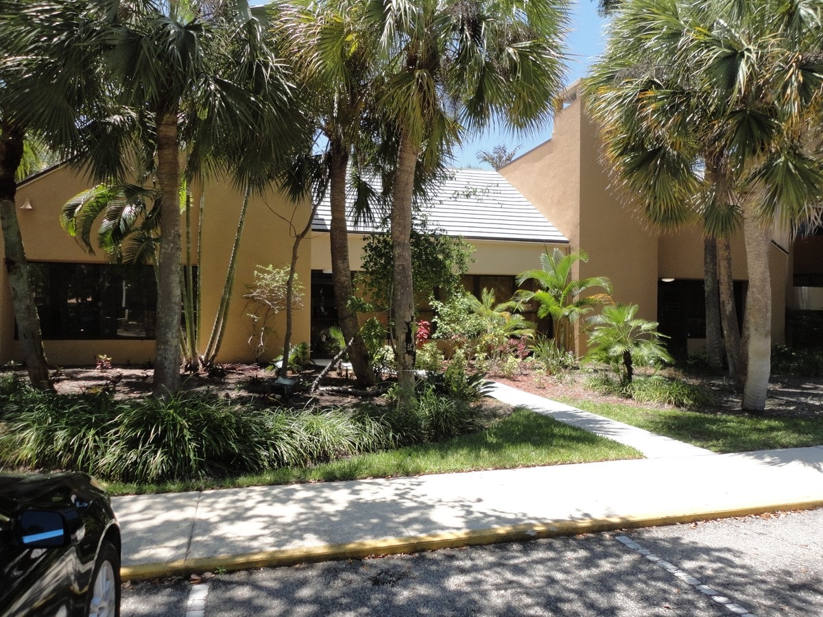 11211 Prosperity Farms Rd, Palm Beach Gardens, FL 33410