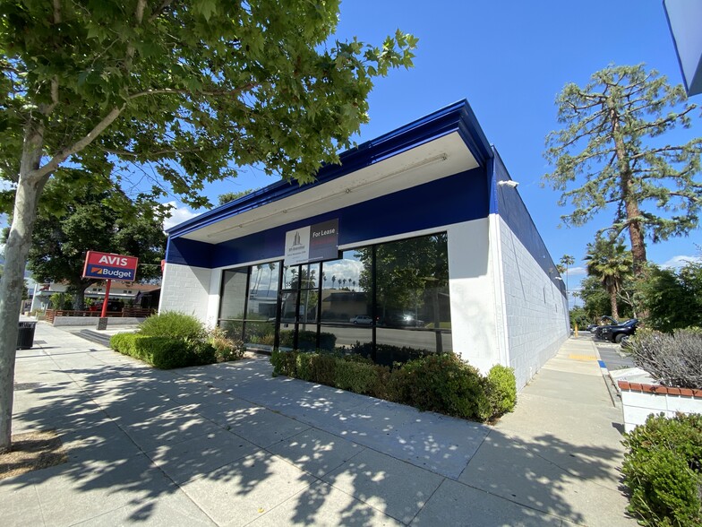 558 N Lake Ave, Pasadena, CA for lease - Building Photo - Image 1 of 4