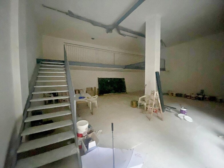 Retail in València for sale - Interior Photo - Image 2 of 4