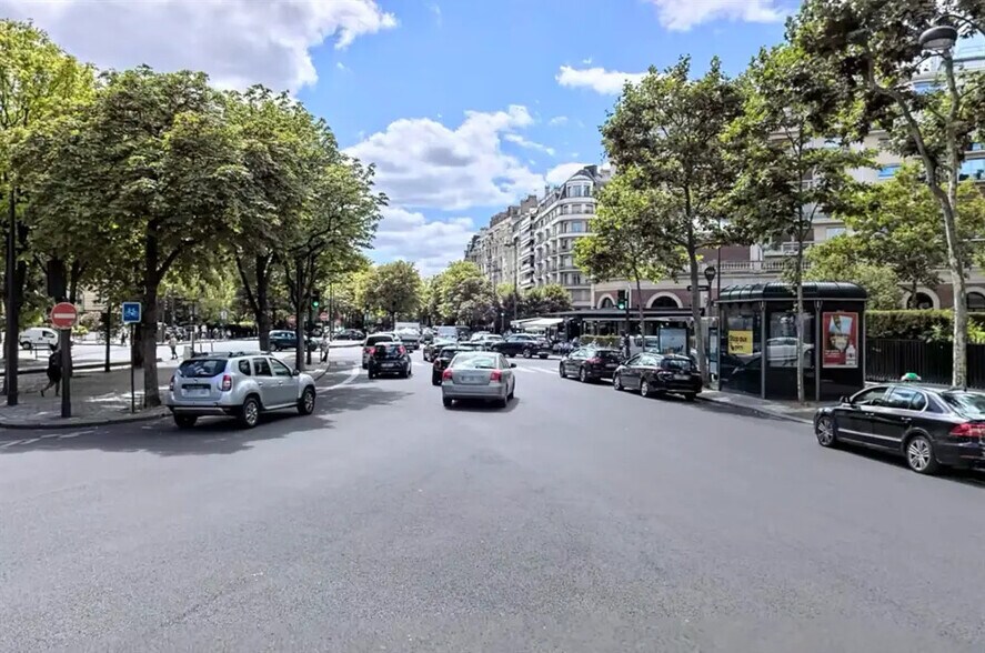 Retail in Paris for lease - Aerial - Image 1 of 1