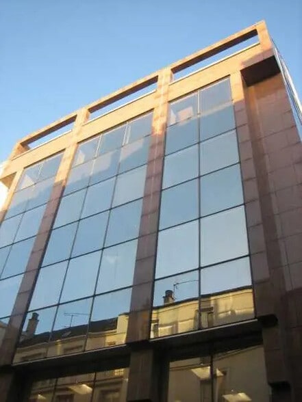 Office in Levallois-Perret for lease - Building Photo - Image 1 of 1