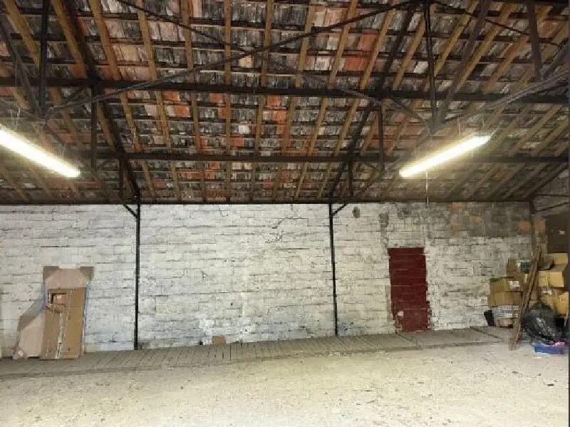 Flex in Bordeaux for lease Interior Photo- Image 1 of 4