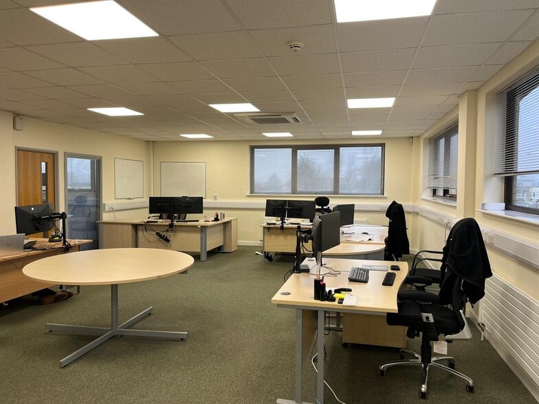 South Rd, Bridgend for lease - Interior Photo - Image 3 of 8