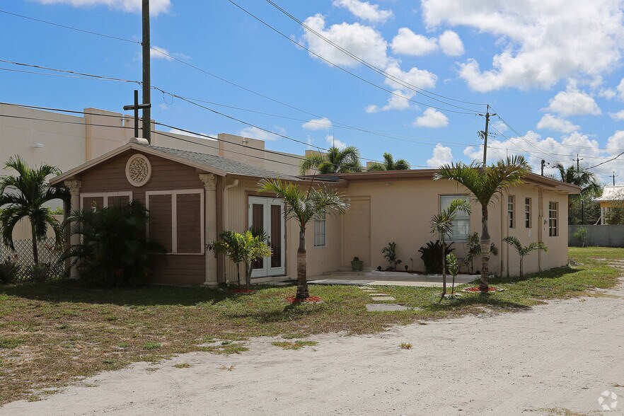 3256 2nd Ave N, Palm Springs, FL for sale - Primary Photo - Image 1 of 1