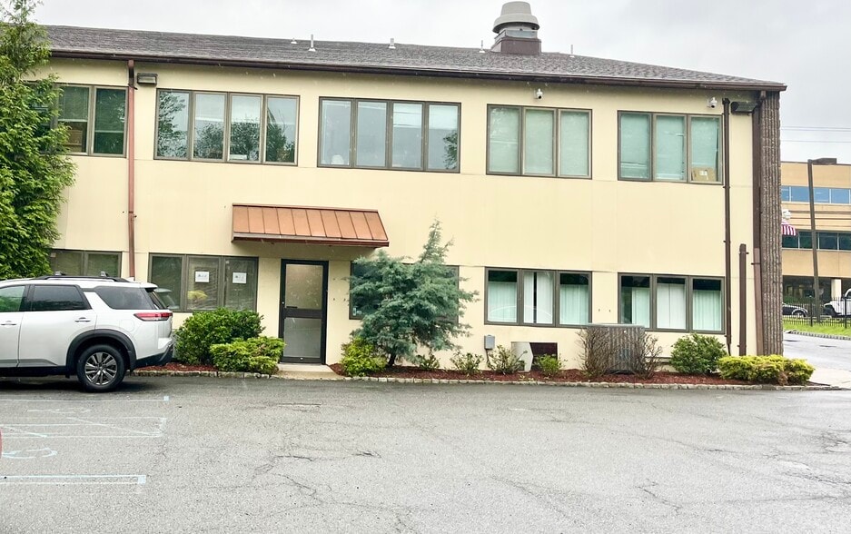621-623 Eagle Rock Ave, West Orange, NJ for lease - Building Photo - Image 2 of 10