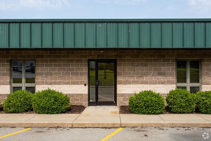 325 Meadowlands Blvd, Washington, PA for lease - Building Photo - Image 3 of 5