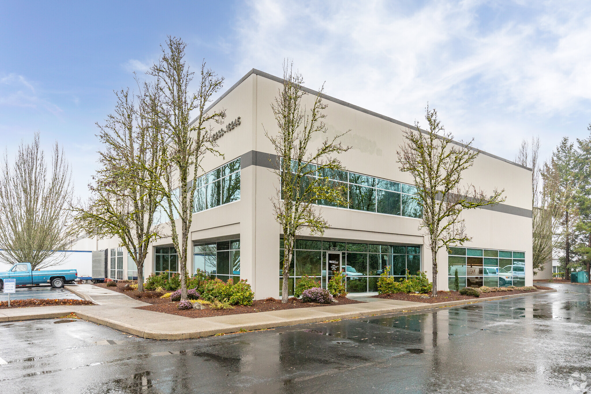 16233-16241 NE Cameron Blvd, Portland, OR for lease Building Photo- Image 1 of 7