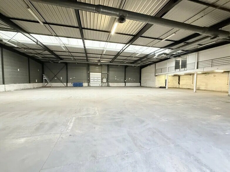 Flex in Villepinte for lease - Interior Photo - Image 1 of 6