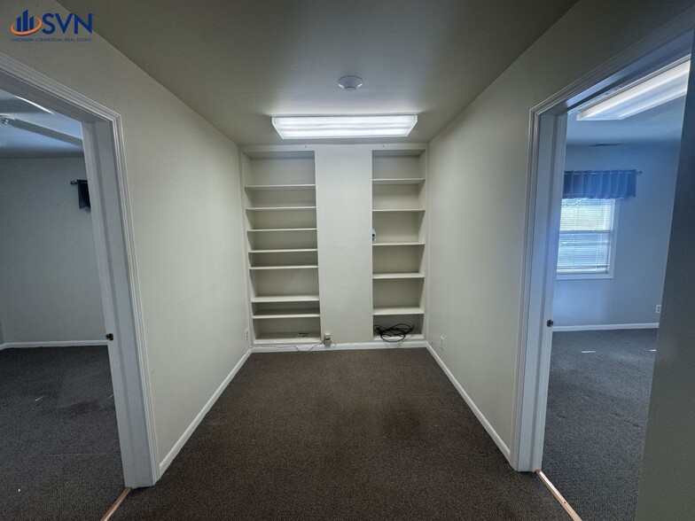 202 Campbell St, Geneva, IL for lease - Building Photo - Image 2 of 7