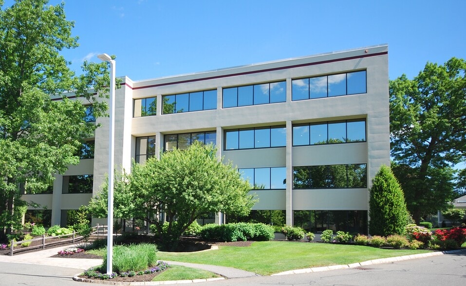 220 Broadway, Lynnfield, MA for sale - Building Photo - Image 3 of 14