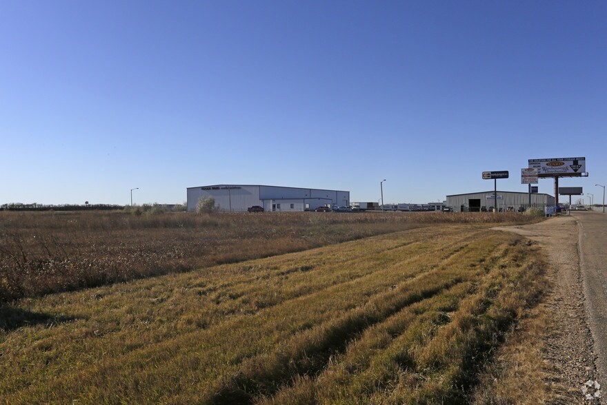 4224 NW 4th St, Minot, ND for sale - Primary Photo - Image 1 of 1