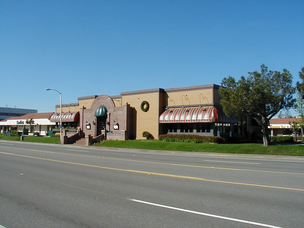 1800 Churn Creek Rd, Redding, CA for lease Primary Photo- Image 1 of 25