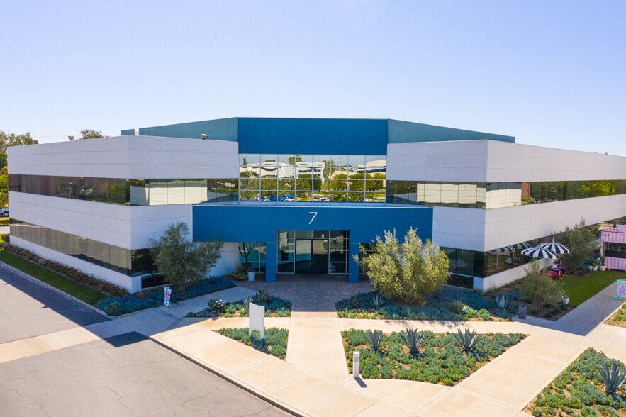 7 Corporate Park, Irvine, CA for lease - Building Photo - Image 1 of 13