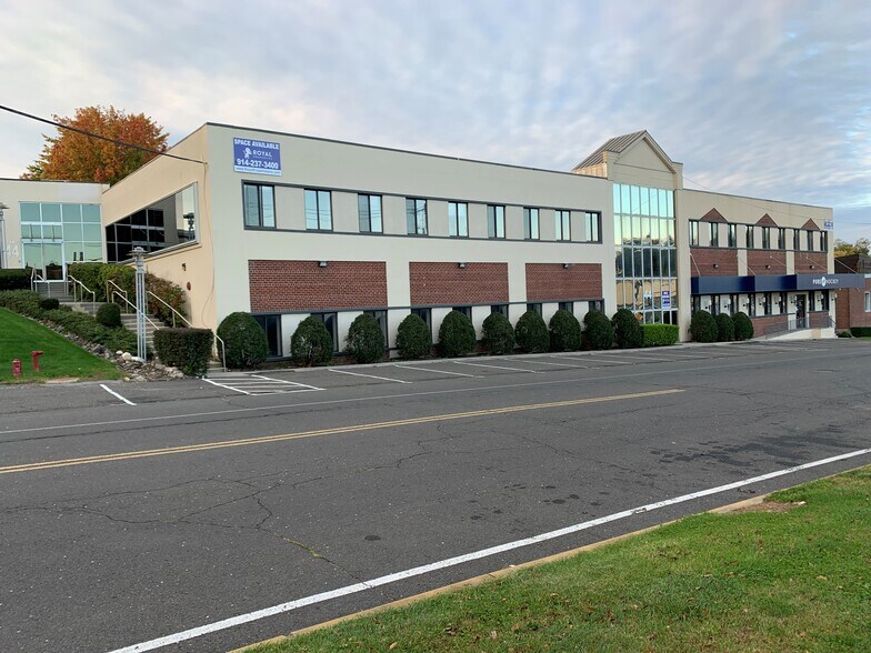 44 Commerce Rd, Stamford, CT for lease - Building Photo - Image 1 of 5