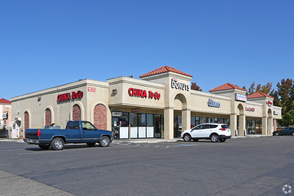 1835 Ashlan Ave, Clovis, CA for lease Building Photo- Image 1 of 2