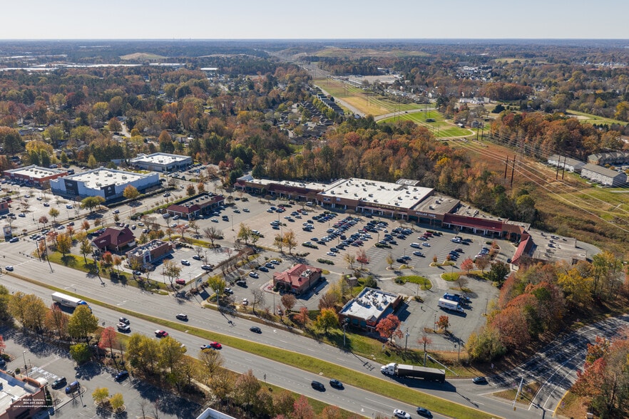 4330-4368 S Laburnum Ave, Richmond, VA for lease - Building Photo - Image 2 of 10