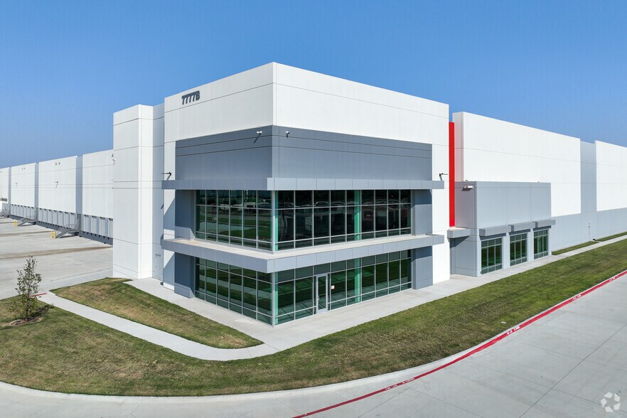 7777 Oak Grove Rd, Fort Worth, TX for sale - Primary Photo - Image 1 of 1