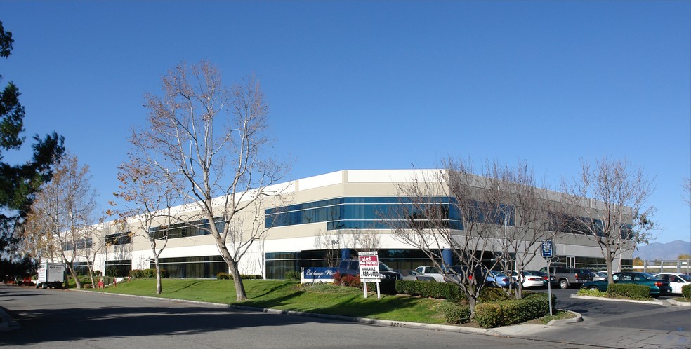 1845 Business Center Dr, San Bernardino, CA for lease - Building Photo - Image 2 of 3