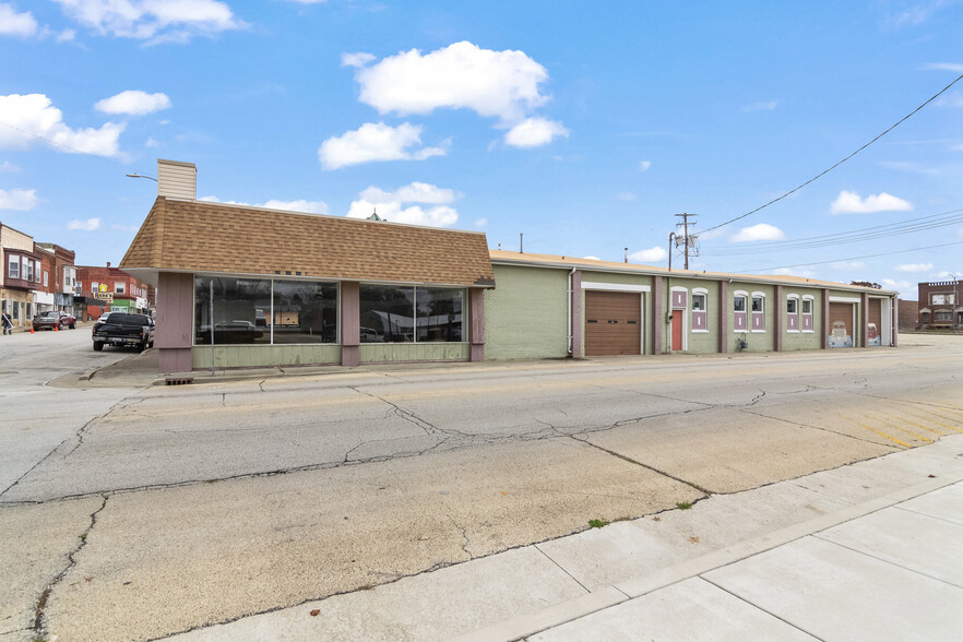 222 W Main Cross St, Taylorville, IL for sale - Primary Photo - Image 1 of 24