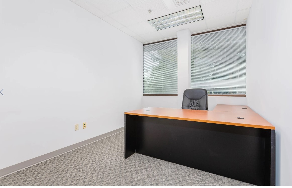 100 Technology Dr, Trumbull, CT for lease Interior Photo- Image 1 of 7