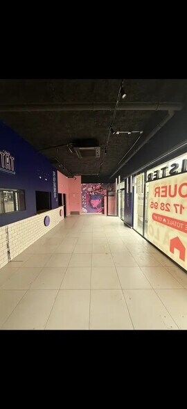 Retail in Saint-Ouen-sur-Seine for lease - Interior Photo - Image 2 of 8