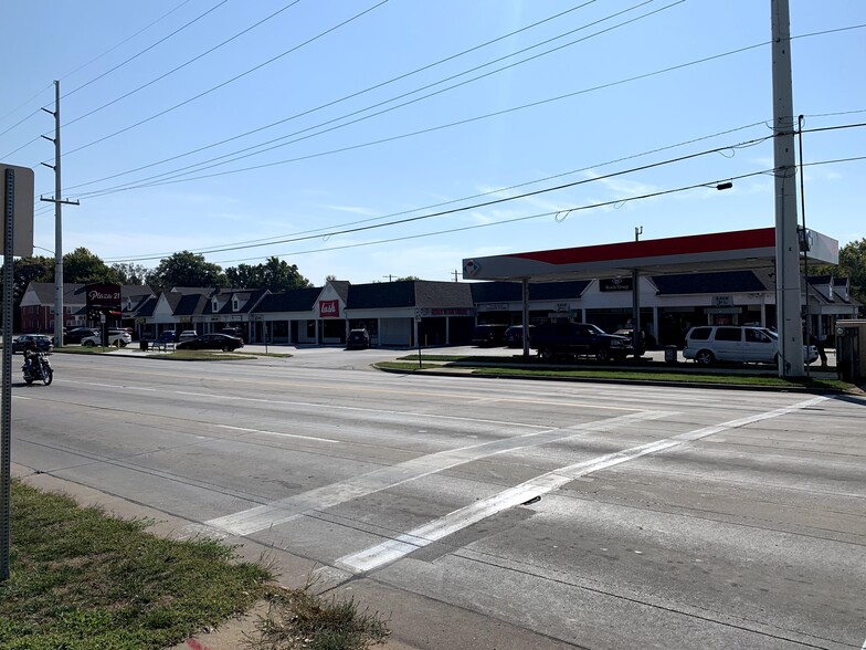 2602-2619 SW 21st St, Topeka, KS for lease - Building Photo - Image 2 of 4