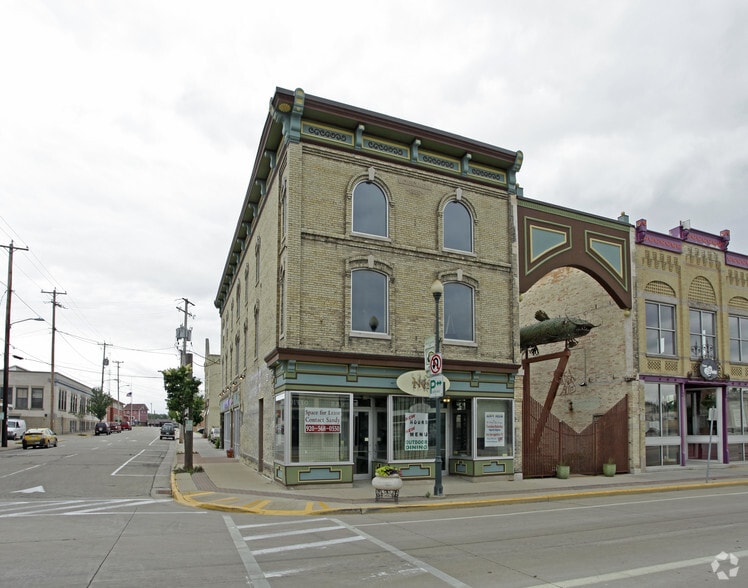 96 S Main St, Fort Atkinson, WI for sale - Building Photo - Image 2 of 22