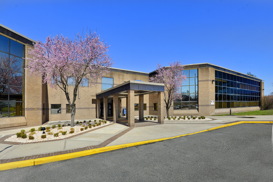 106 Apple St, Tinton Falls, NJ for lease - Building Photo - Image 1 of 9