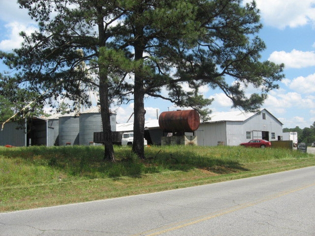 203 Mac Thompson Rd, Cochran, GA for sale - Primary Photo - Image 1 of 1