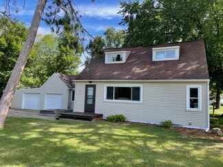 More details for 844 Broadway St N, Menomonie, WI - Retail for Sale