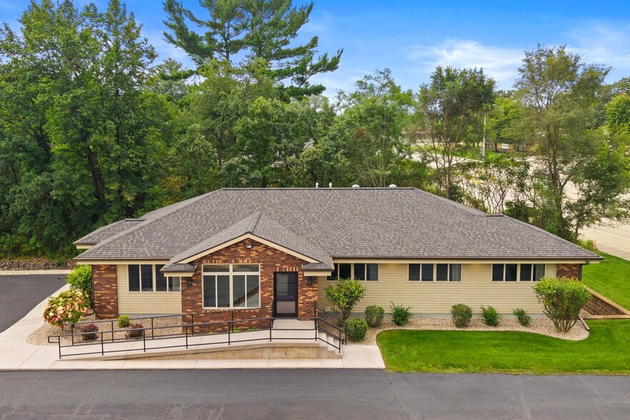 3210 Post Rd, Stevens Point, WI for lease - Building Photo - Image 3 of 31