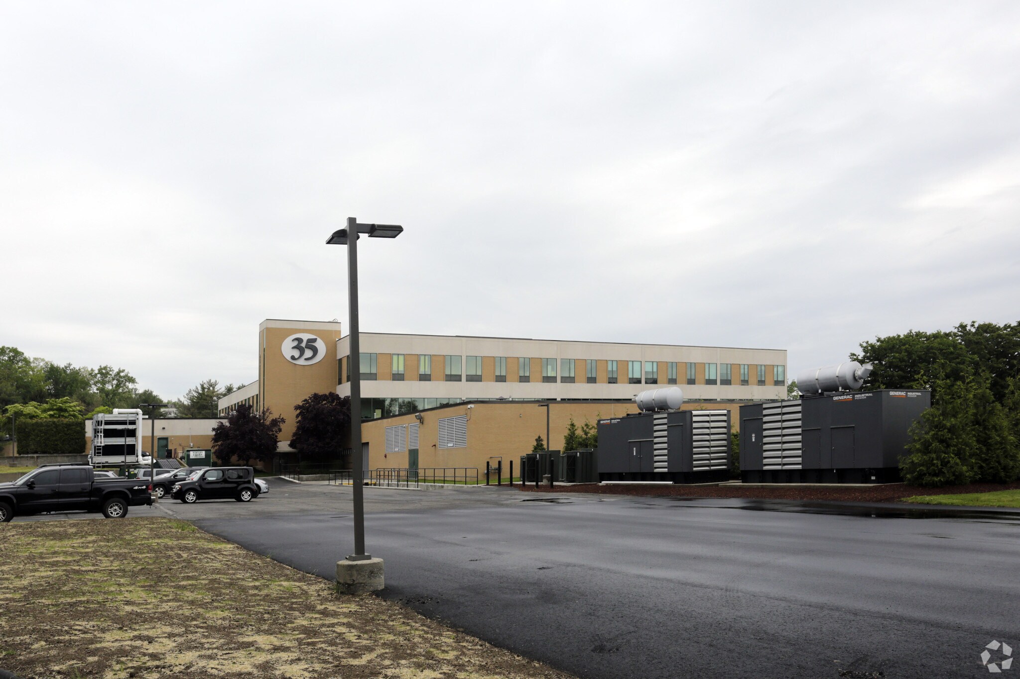 35 Nutmeg Dr, Trumbull, CT 06611 Flex for Lease