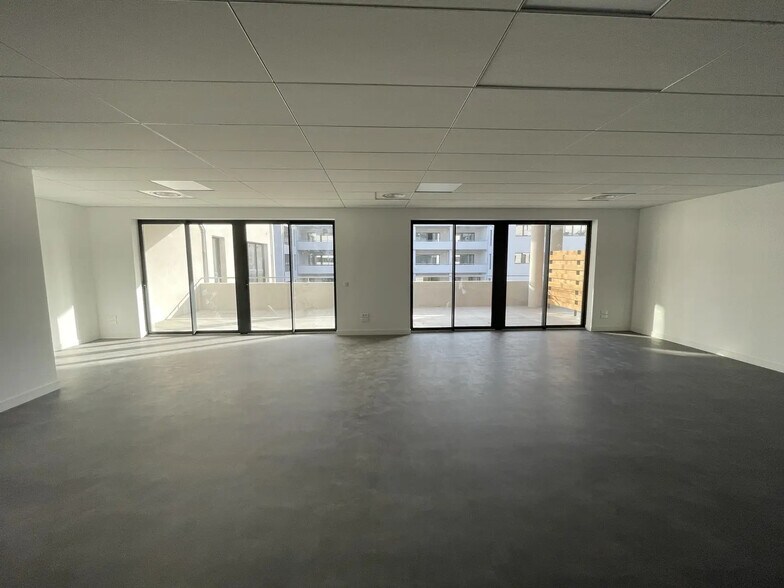 Office in Aubagne for lease - Interior Photo - Image 1 of 7