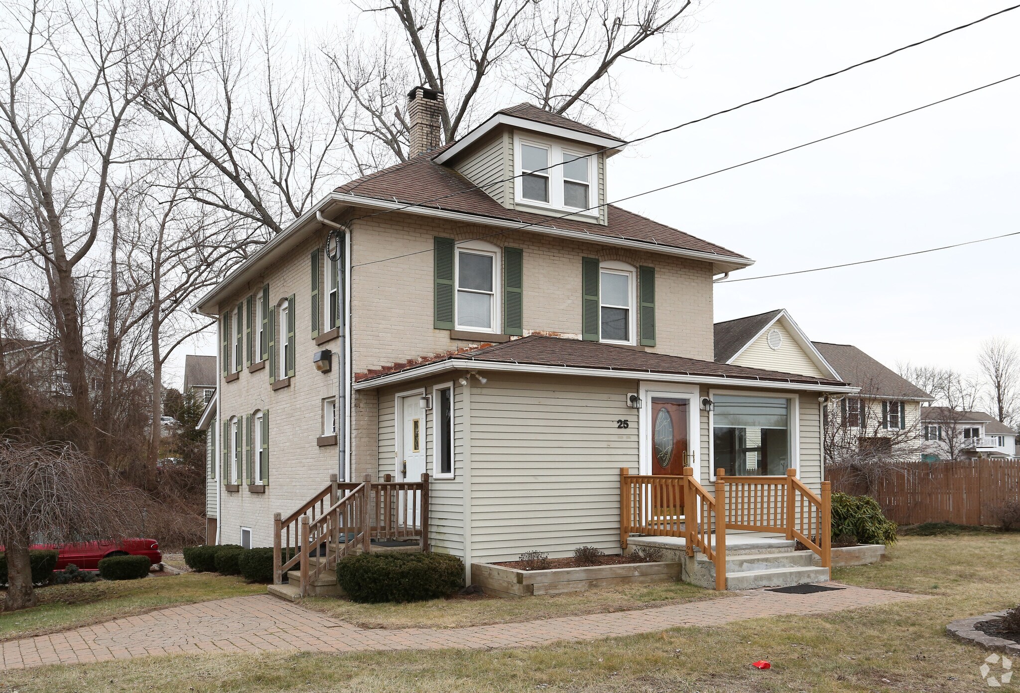 25 S Main St, East Windsor, CT 06088