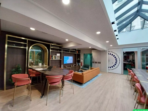 Coworking Space in Paris for lease Interior Photo- Image 1 of 3