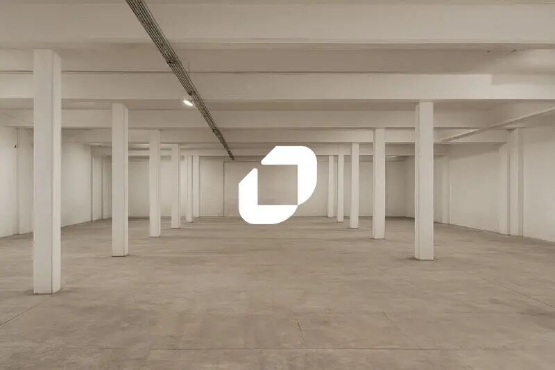 Flex in Montrouge for lease - Interior Photo - Image 2 of 2