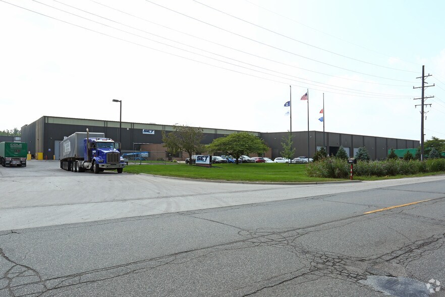 36211 S Huron Rd, New Boston, MI for sale - Primary Photo - Image 1 of 1