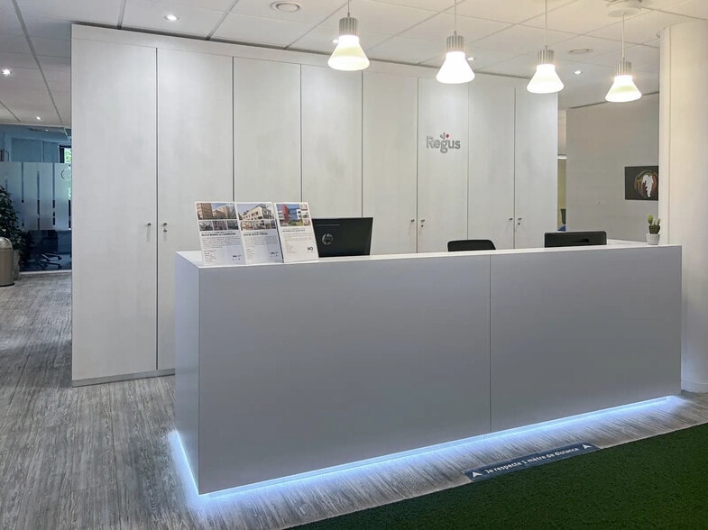 9-11 Rue Gaston Boyer, Reims for lease - Lobby - Image 3 of 29