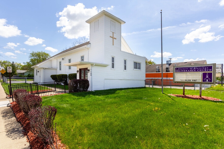 1196 Joslyn Ave, Pontiac, MI for sale - Primary Photo - Image 1 of 38