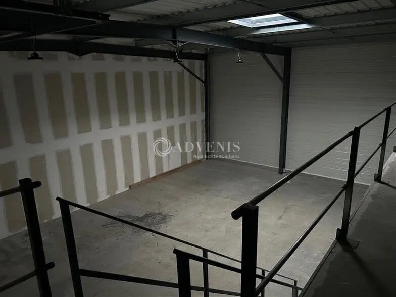 Flex in Chambray-lès-Tours for lease - Interior Photo - Image 2 of 6